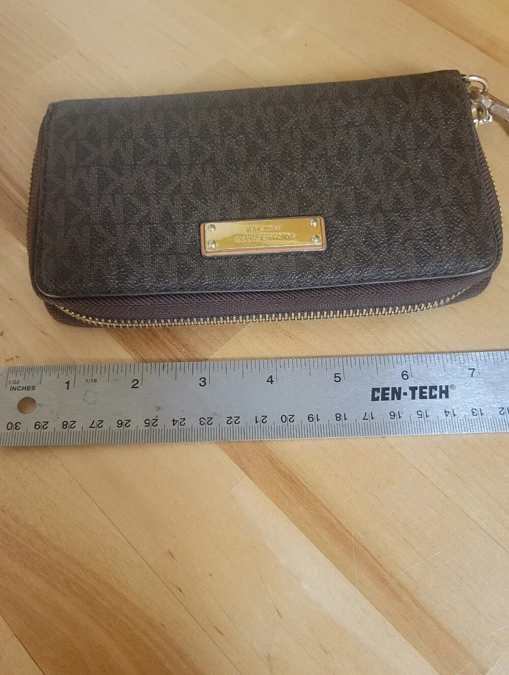 Michael Kors Women's Jet Set Travel Multifunction Phone Case Brown